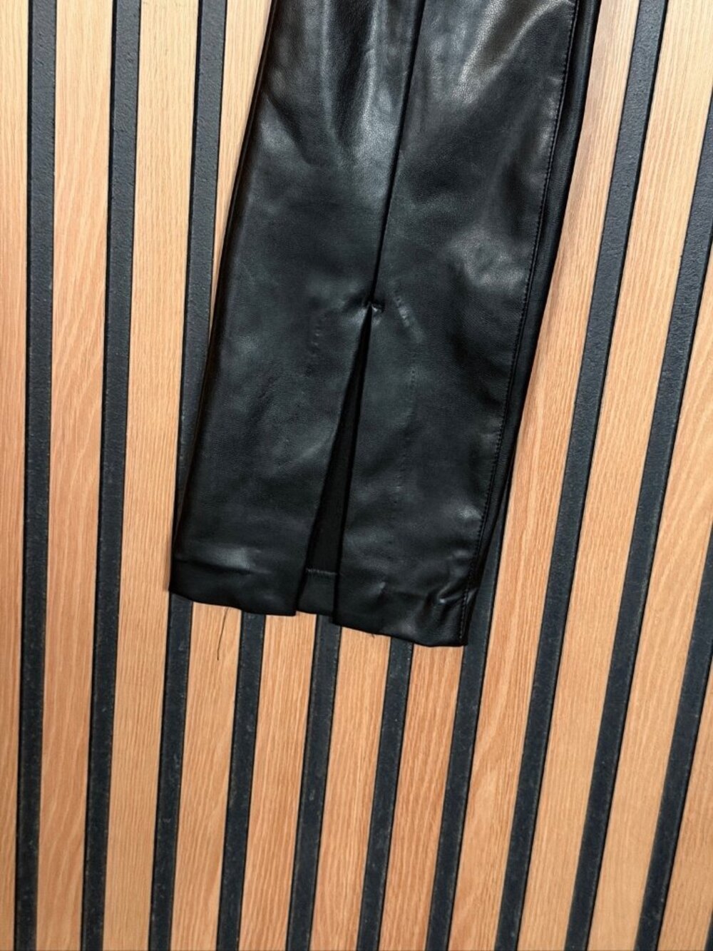 Abercrombie & Fitch Pants 26 / 2S Womens Black Leg Slits Pleated Faux Leather - Picture 8 of 11